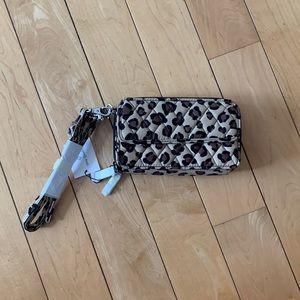 NWT Vera Bradley Leopard Clutch/Crossbody for iPhone